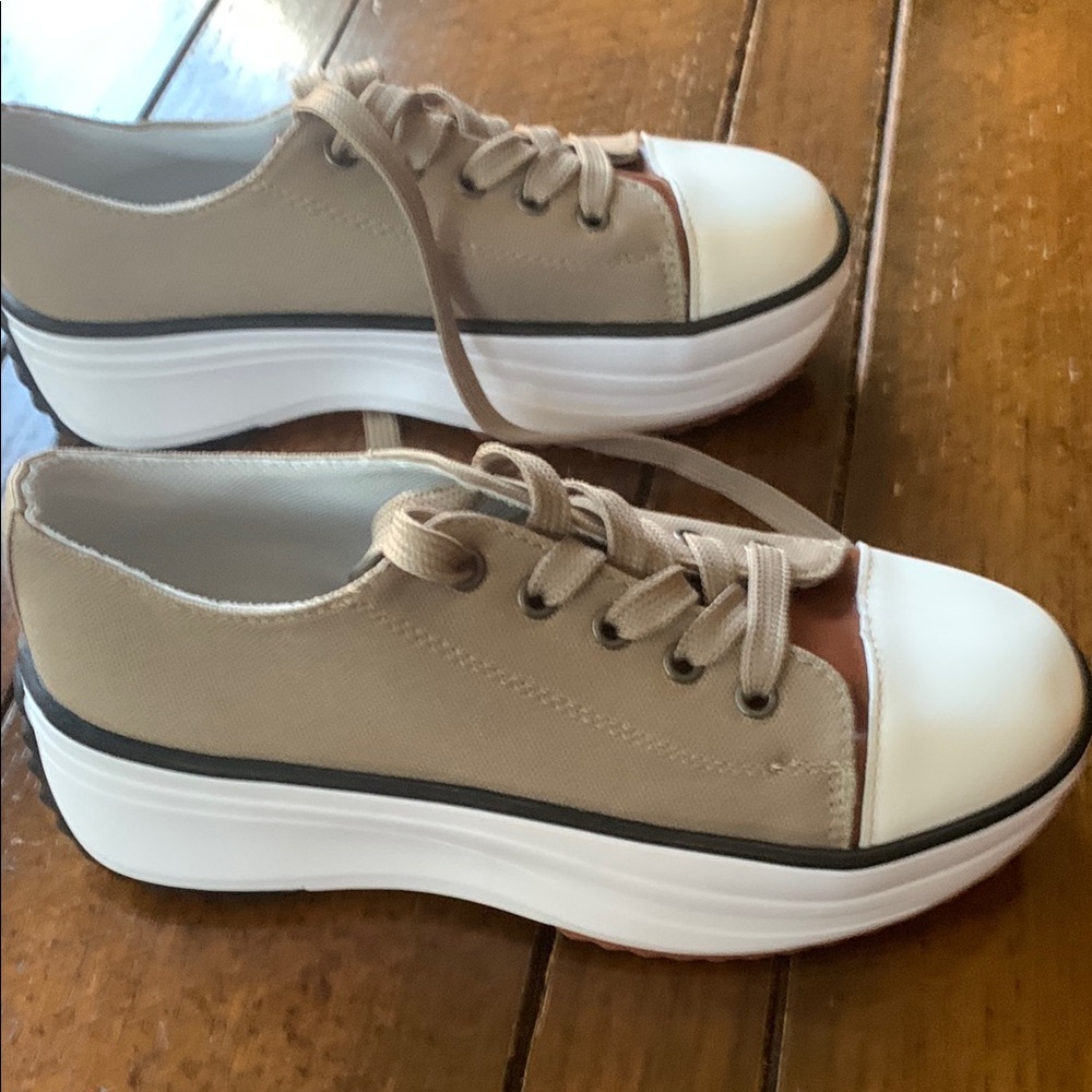 Stylish Women's Platform Sneakers in Tan Canvas